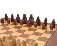 Regency Chess Isle of Lewis — luksus sjakksett med mahogni-innrammet skap