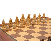 Regency Chess Isle of Lewis — luksus sjakksett med mahogni-innrammet skap
